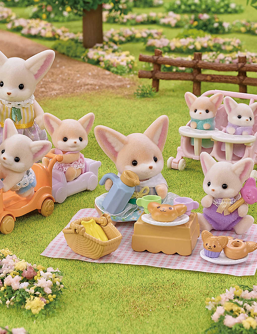 Sylvanian Families Sunny Picnic Fennec Fox Sister Playset - Image 4