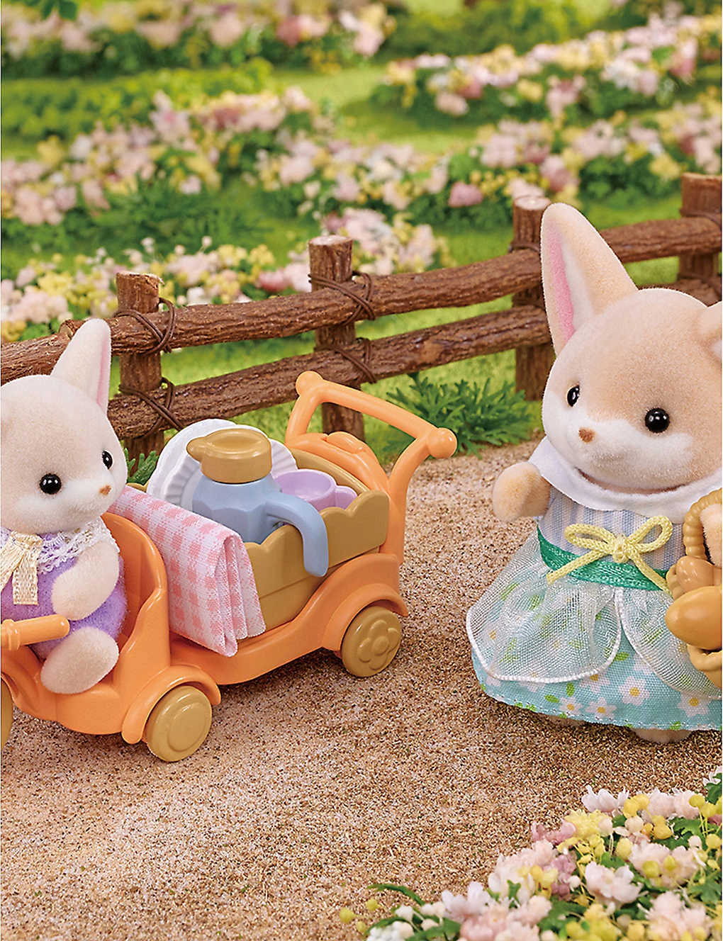 Sylvanian Families Sunny Picnic Fennec Fox Sister Playset - Image 6